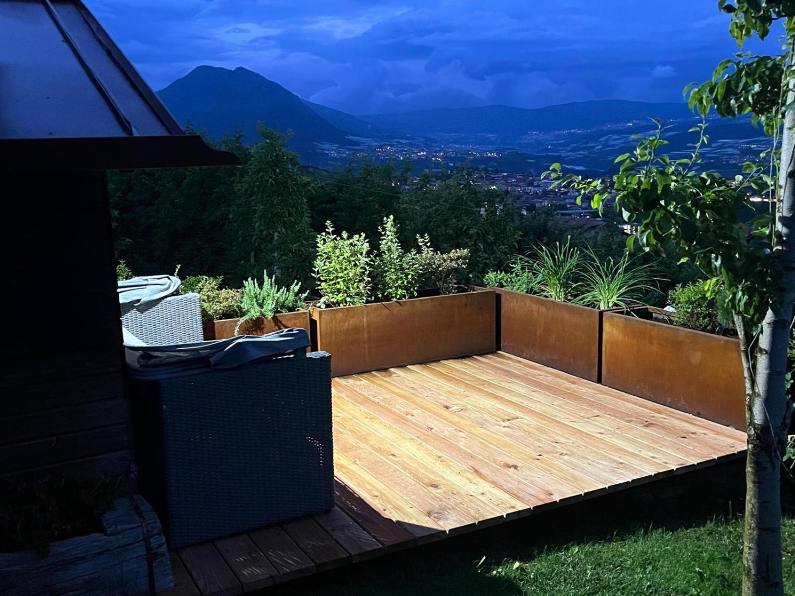 Il Nido Del Peller Apartment Cles Bagian luar foto